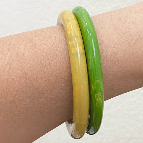 Vintage Green & Yellow Swirl Marbled Bakelite Bangle Bracelet Set - Picture 4 of 12